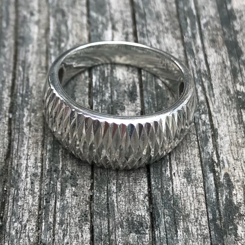 Sterling silver diamond cut ring